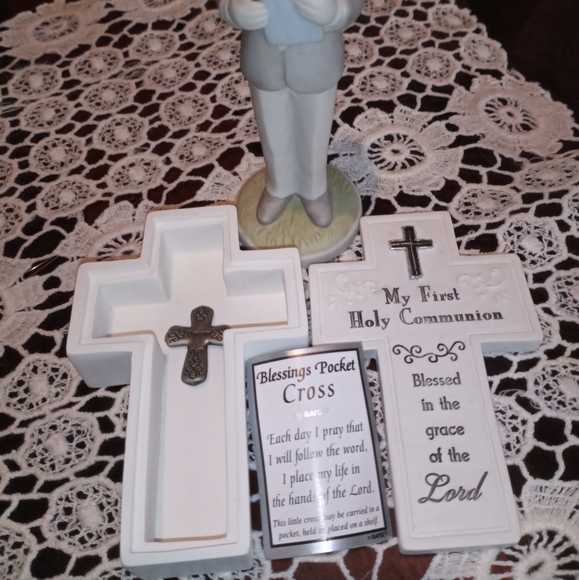 First Holy Communion, Porcelain boy & cross gifts - Picture 7 of 7